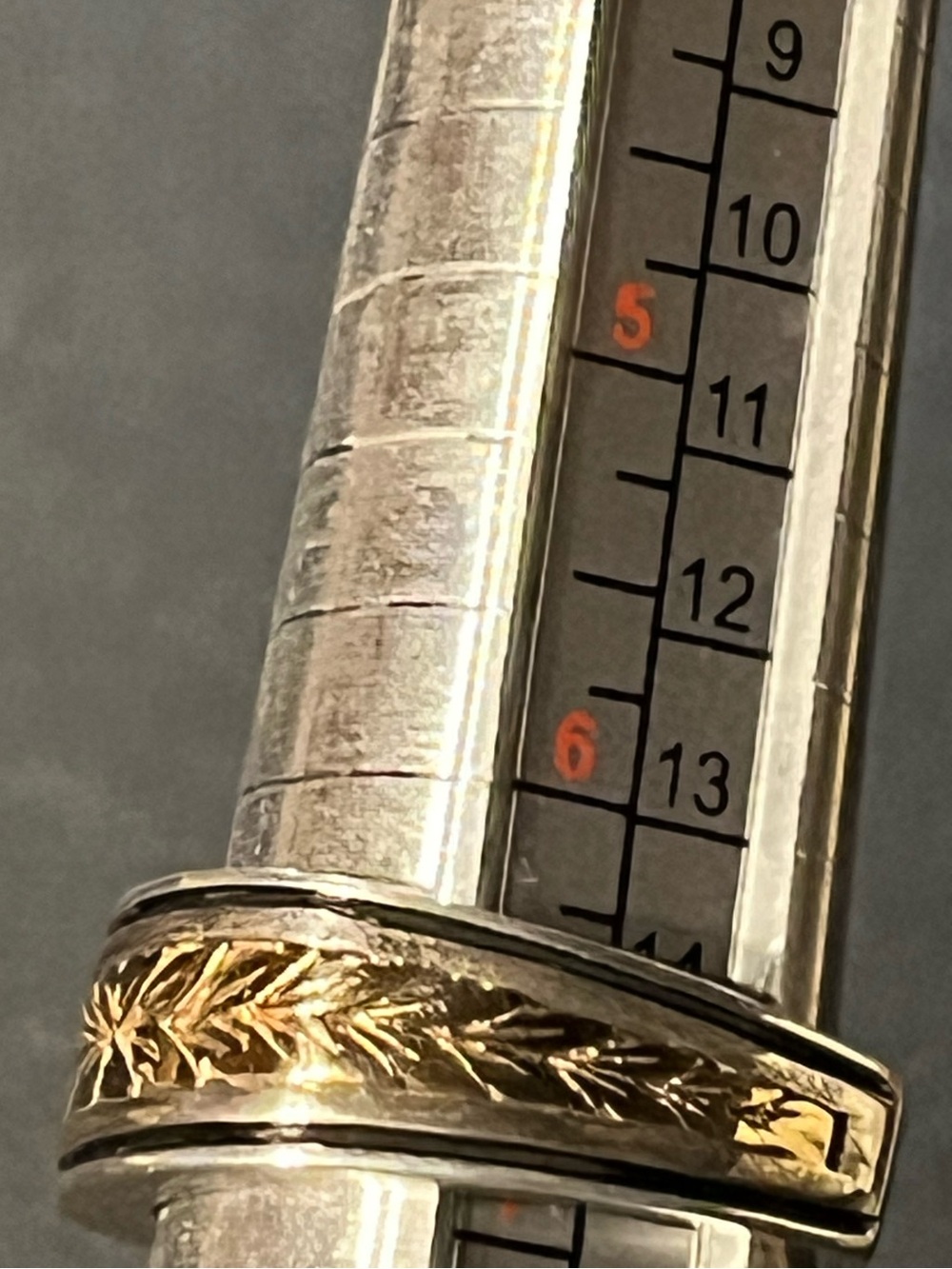 Two-Tone Carved Floral Band Ring - Sterling Silver and 14k gold Size 6 3/4. - Picture 2 of 8